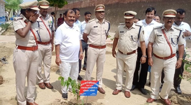 SWATANTRATA DIWAS PAR JAIL PAHUCHE DM 