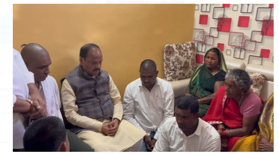purva cm raghuwar das pahunche latehar 