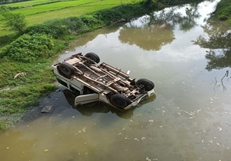  The vehicle of the mining officer going in the raid overturned in munger