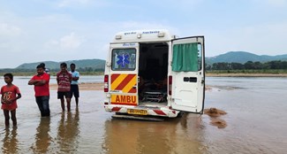 When the ambulance carrying the mother and child got stuck in the middle of the river in NAWADA.