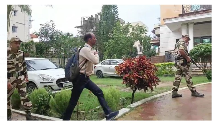 cm aaj bhi nahi pahunche ed office 