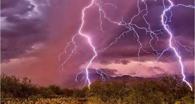 bihar me vajrapat se 2 logo ki maut