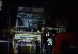Fire broke out in wholesale clothes shop due to short circuit, loss of Rs 8 lakh..