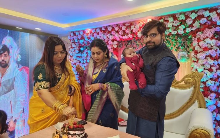 rakesh mishra ne dhoomdham se manaya shadi ka salgirah 