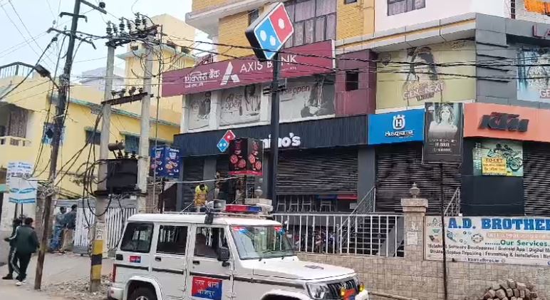 aara me bank lootne pahuche apradhi 