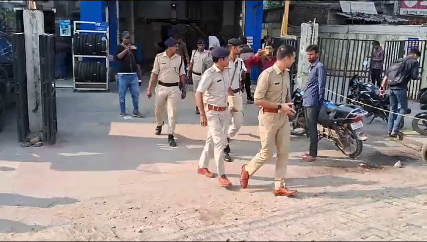 breaking Loot of Rs 38 lakh from finance office in Muzaffarpur, BIHAR