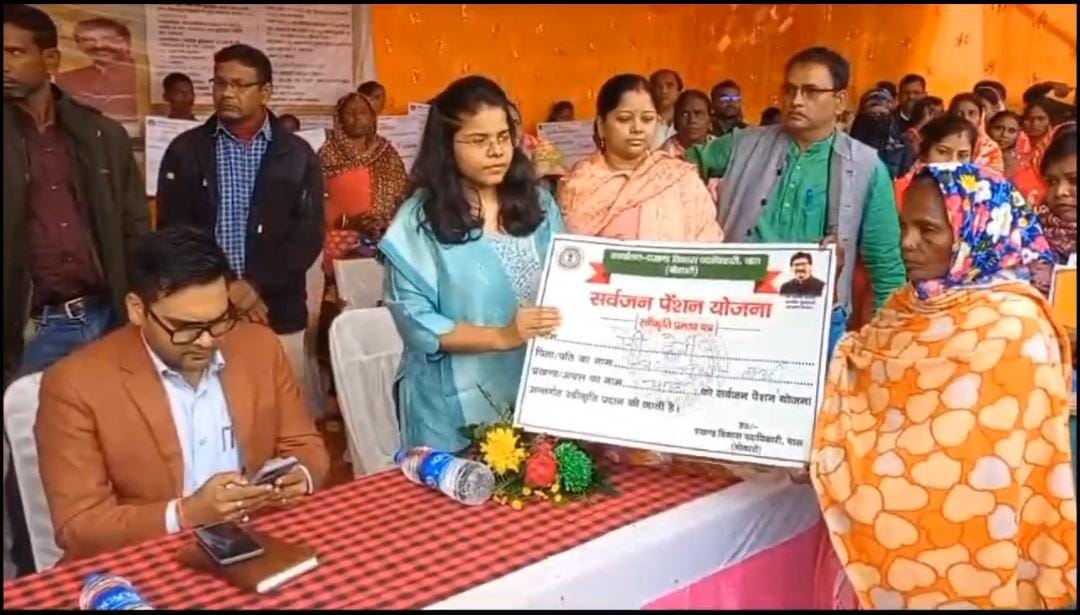 People gathered in Bokaro to take advantage of the schemes