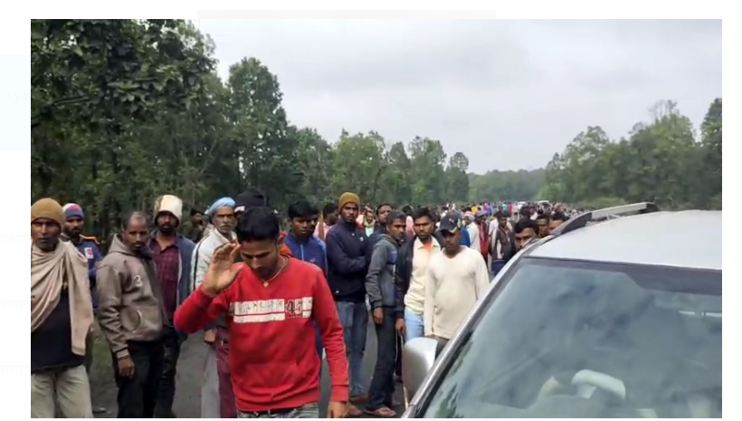 bus aur schooli van mai bhishan takkar 