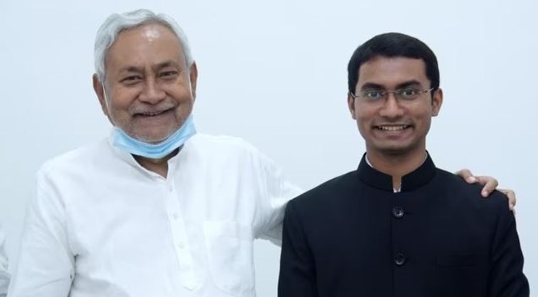 2021 batch ke ias topper ki pahli posting, bihar sarkar ne 10 officer ko saunpi jimmedar 