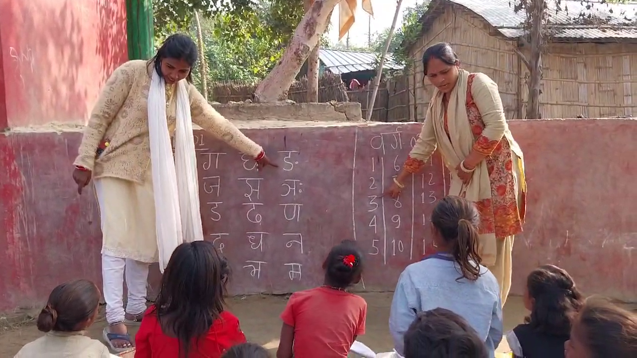 BPSC teacher is running eight classrooms in a hut, students appealed to KK Pathak for school building