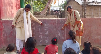 BPSC teacher is running eight classrooms in a hut, students appealed to KK Pathak for school building