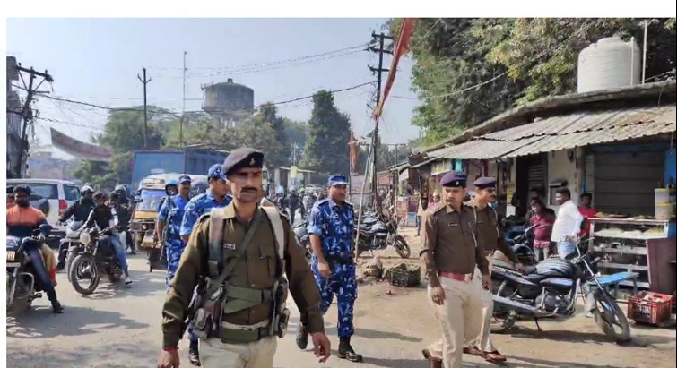 garhwa mai nikala flag march 