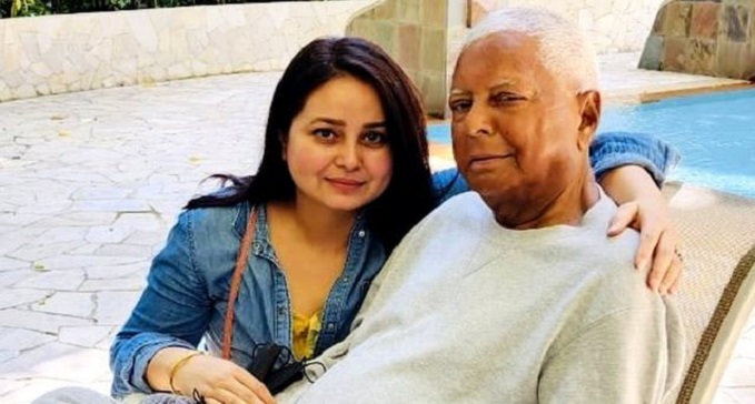 Lalu's daughter Rohini Acharya's big statement on the question of contesting elections
