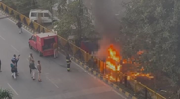patna me atalpath ke pas achanak hi jali kai gadiyan, fire bigrade ki team bhi mauke par pahuchi 