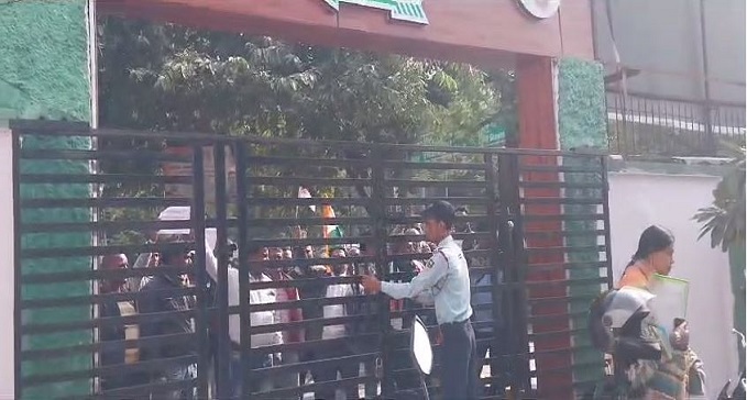 Uproar outside JDU office IN PATNA