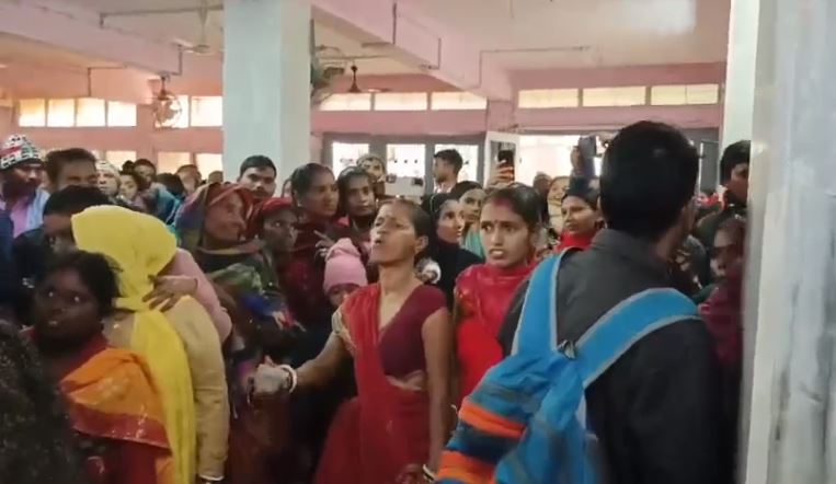 bhagalpur ke hospital me guard ne mahilaon se ki badtameji, machi afratafri 