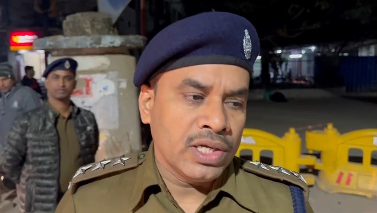 Breaking Female police constable shot in public by criminals in Patna