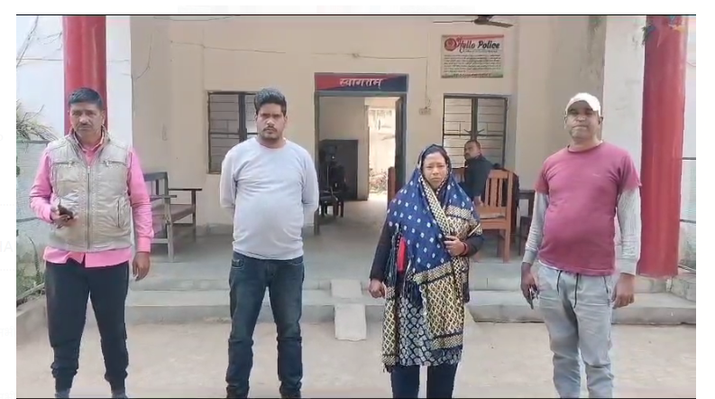 mahila se dindahare chhintai 