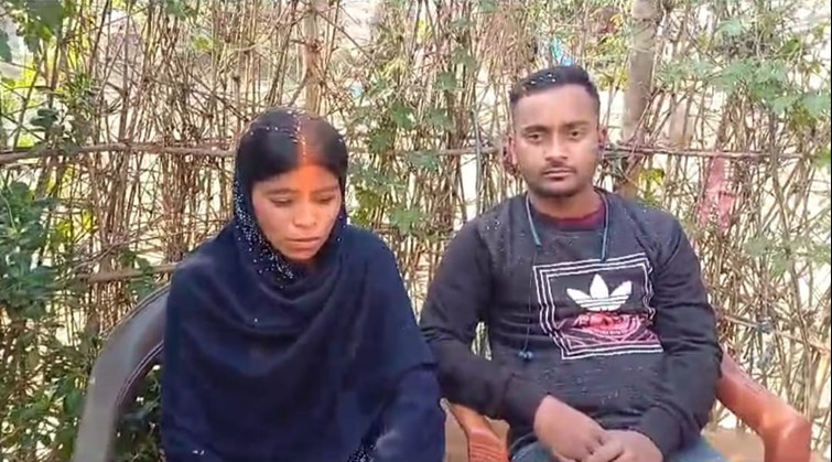 Boyfriend and girlfriend were secretly meeting on Christmas Day, villagers got them married
