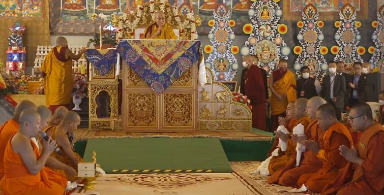 Dalai Lama's three-day sermon begins in Bodh Gaya, thousands of followers from India and abroad arrive.