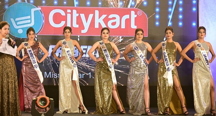  Nawada's Smriti crowned Miss Bihar