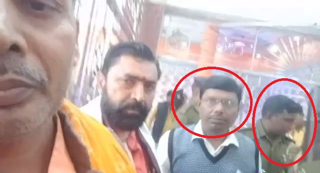 mandir me ghuse wardi wale gunde 