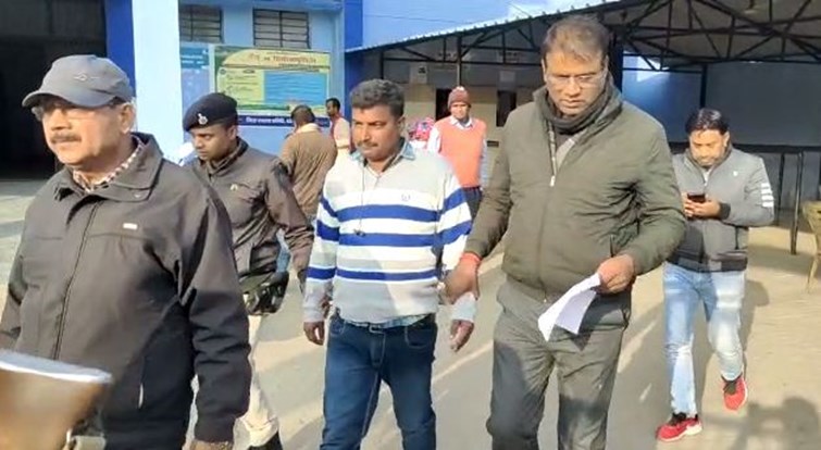 nigrani ke hatthe chadha gram kachhari sachiv 