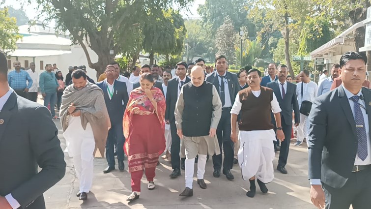 home minister amit shah in guruji refuge.
