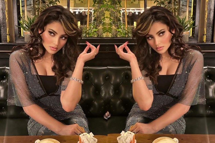 urvashi rautela ne badhaya internet ka para 