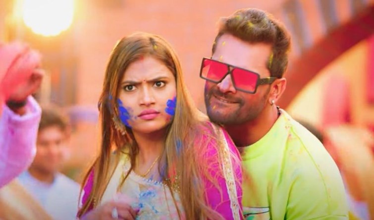 khesari par chadha holi ka rang 