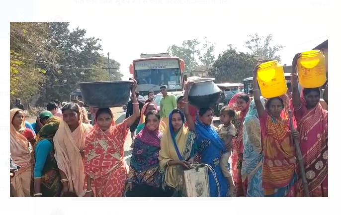 prashasan ke aaswasan per hata sadak jaam 