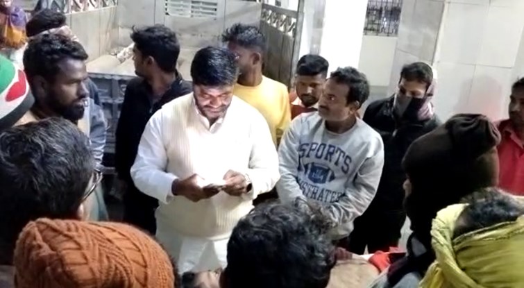 ward parshads nephew,who went to a wedding ceremony in siwan,was murdered during a robbery.