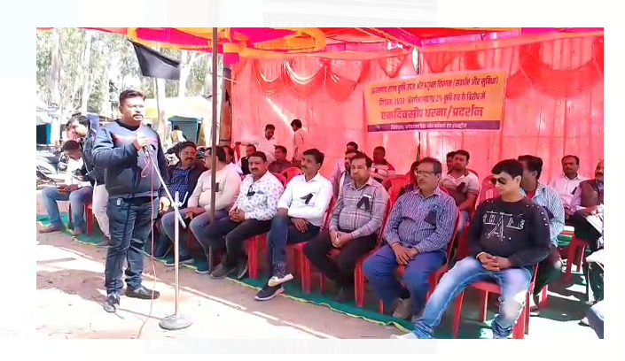 krishi kar kaanun wapas lene ki maang 