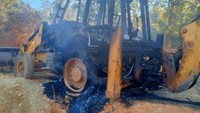 maoists setr fire to 5 vehicles in chaibasa.