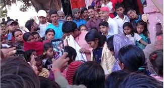 Lover-girlfriend caught in objectionable condition on Valentine's Day in Nalanda, villagers got married on-spot, video going viral