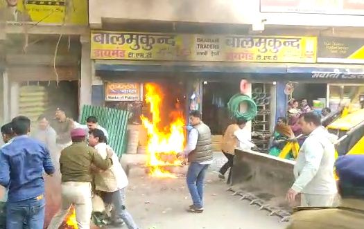 patna me police public me bhidant 