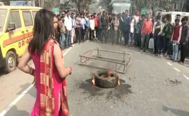 thaane me kinnaron ne khoob kata bawal 