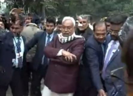 cm  nitish ka on spot samadhan.school kholne ka nirdesh.