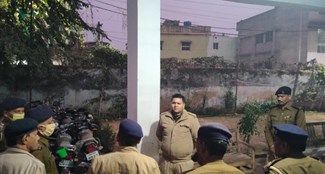 ssp ashish bharti reached naxalite affected police station in bitter cold night.