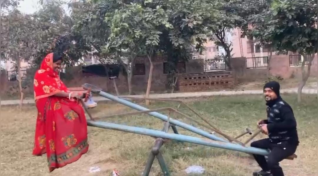 bihar..wife thrashed husband when he objected to swing with lover