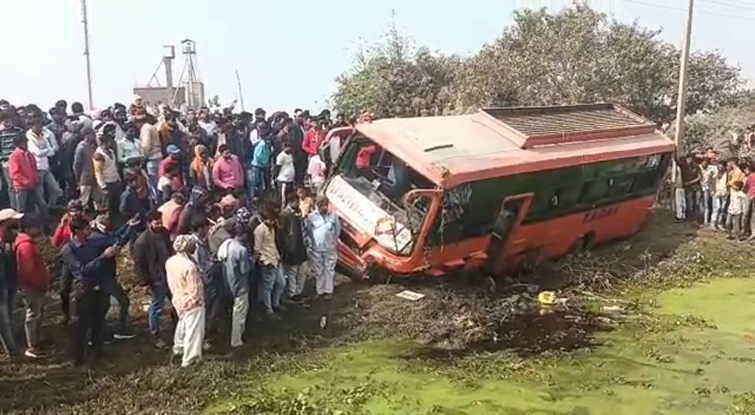 a bus full of passengers going from karghar to sasaram overturned.