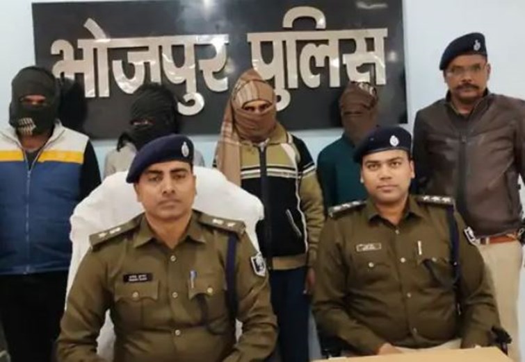 bhojpur police caught two youths who waved pistol with dancer.