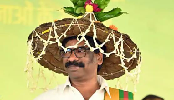 cm hemant soren reaching koderma under khatiani johar yatra.