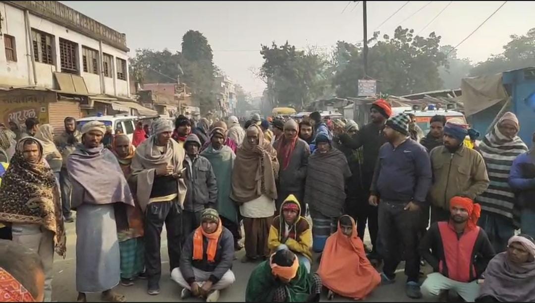 uproar after the death of two farmers going to sell vegetables in nawada.
