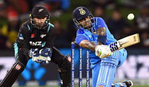 cricket lovers queue up in ranchi for tickets for india-newzealand t 20 match.