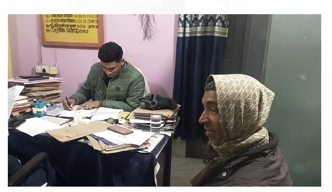 bank karmi  se 2.42 lakh rupye ki loot  