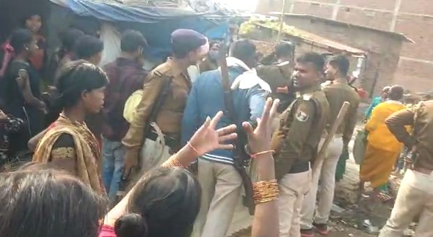 patna me policewalon ko dauda dauda kar pita 