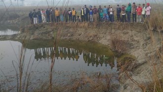 woman drowned in puddle with three children in muzaffarpur.