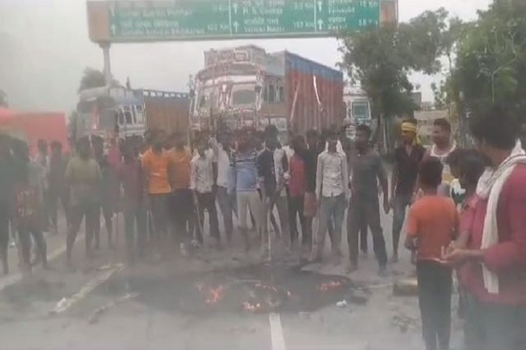  Protesters pelted stones at police in Motihari