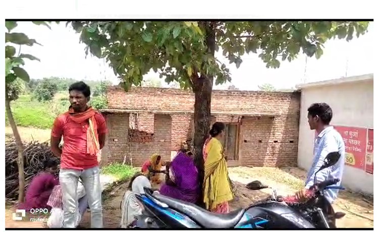 latehar mai dampati ki nirmum hatya se sansani 